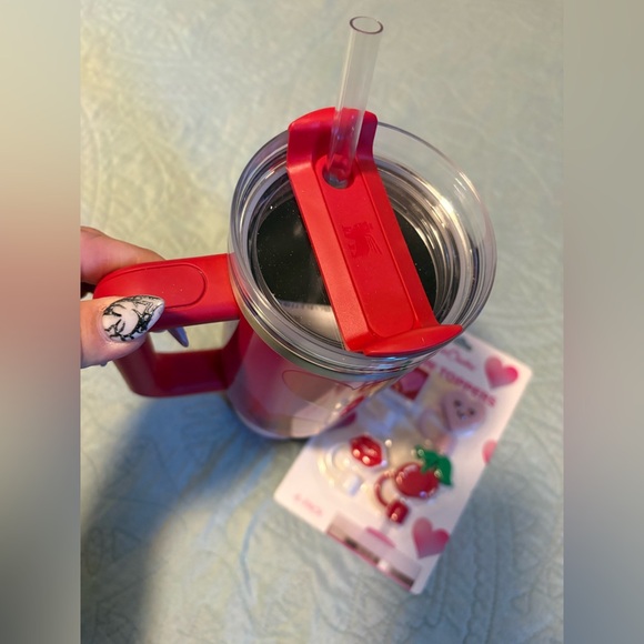 Stanley Limited Edition Quencher H2.0 Tumbler with Charm Straw Toppers - Picture 7 of 8